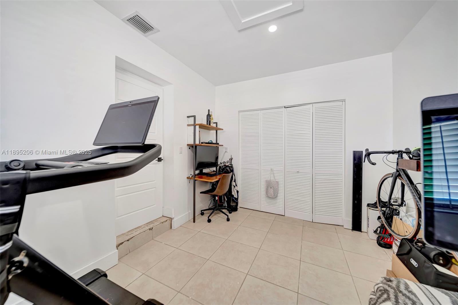 PALM SPRINGS NORTH SEC E - Residential