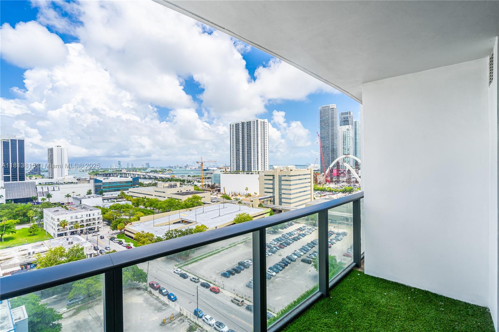 CANVAS CONDO - Residential