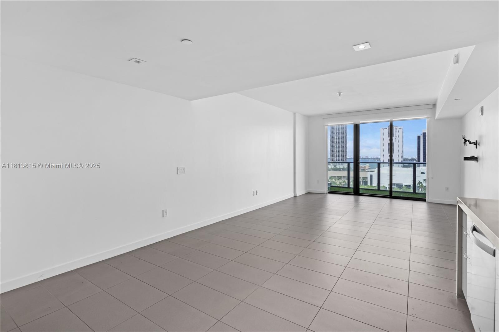 CANVAS CONDO - Residential