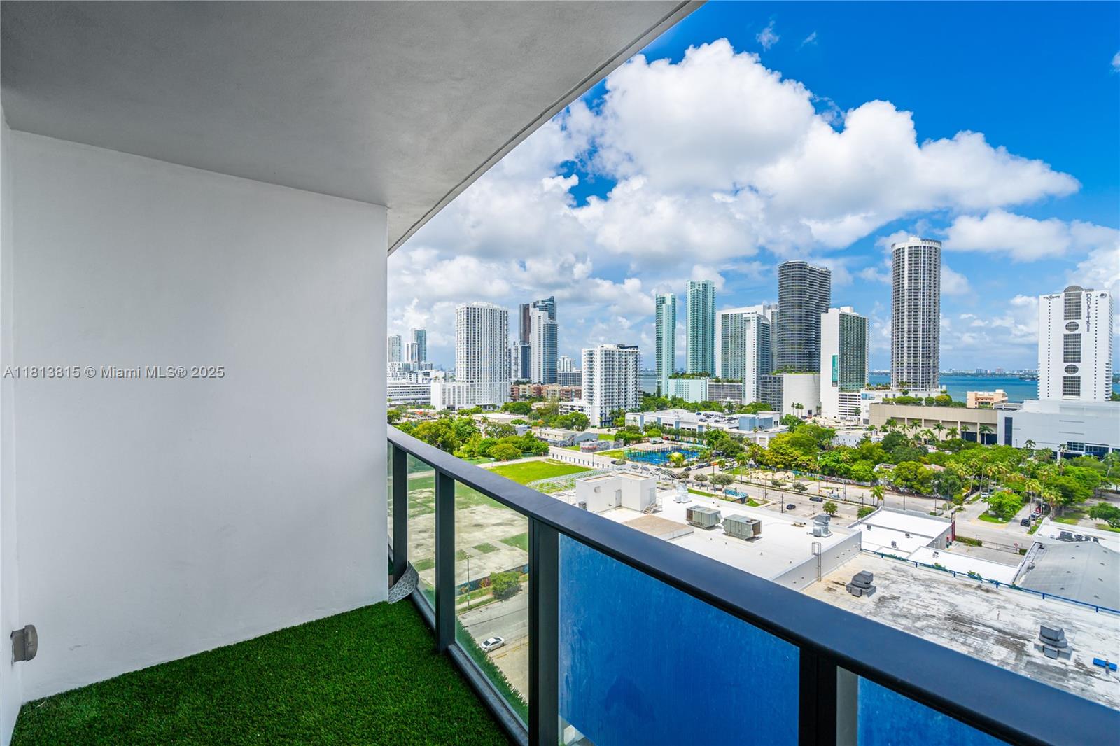 CANVAS CONDO - Residential