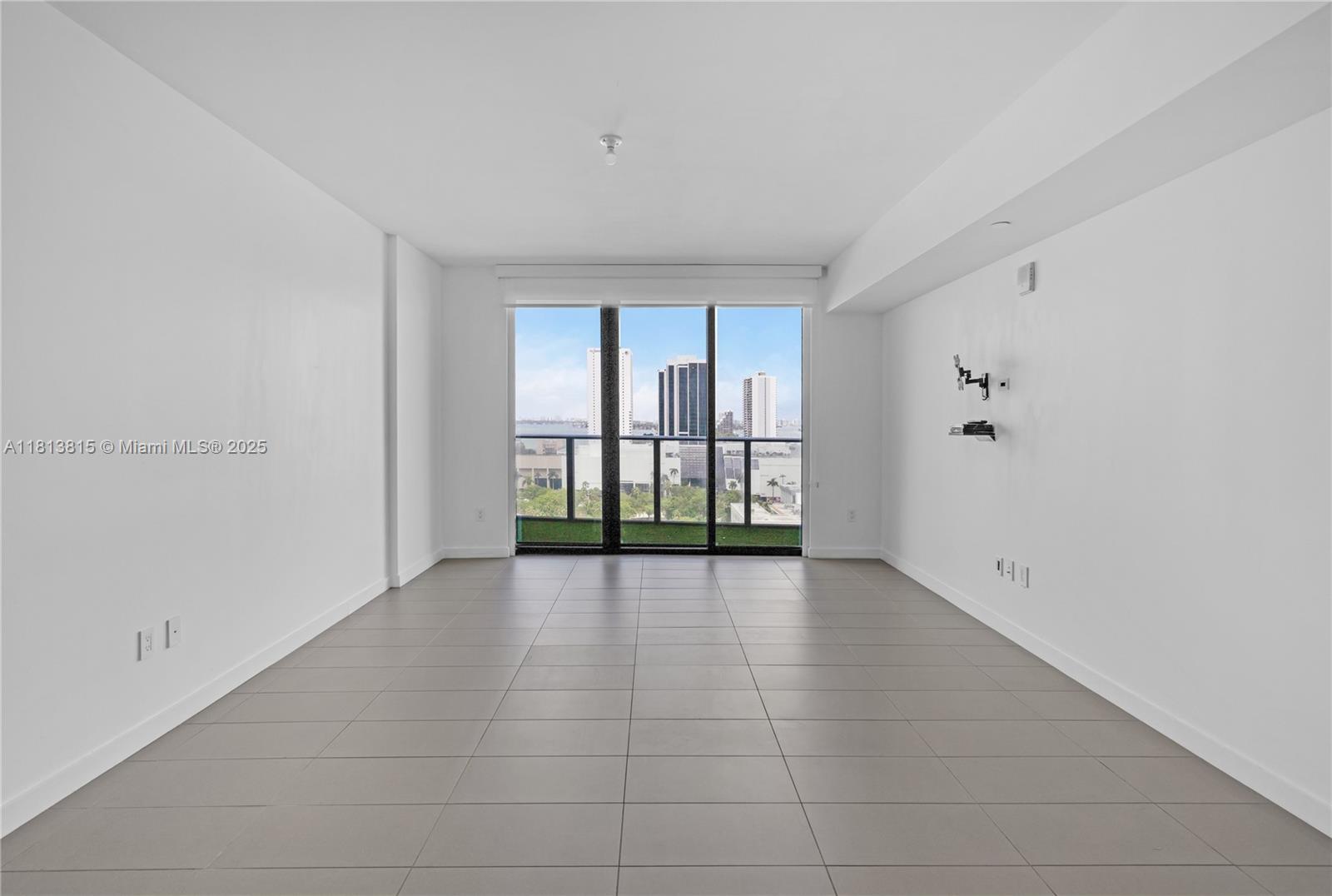 1600 NE 1st Ave 1402