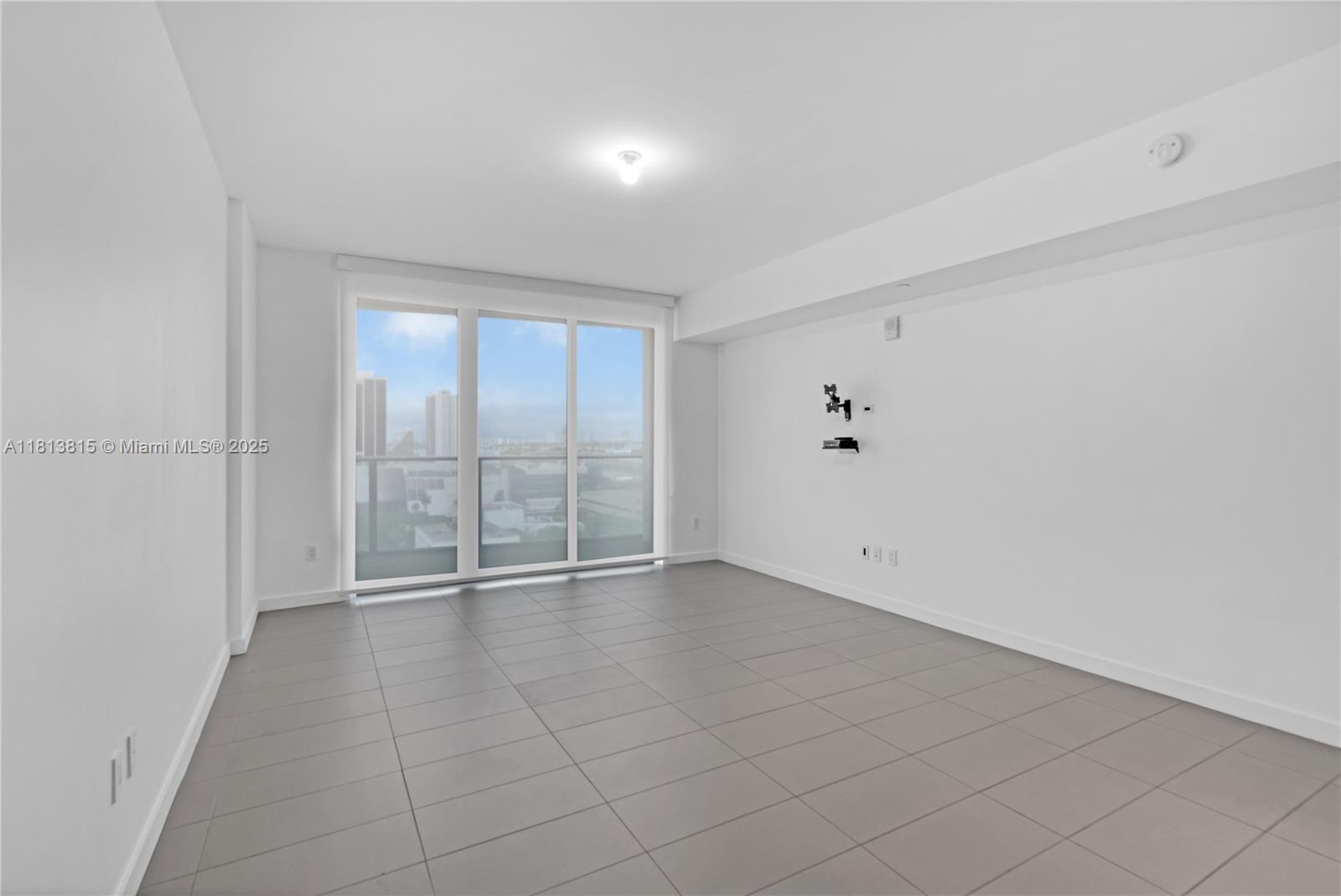 CANVAS CONDO - Residential