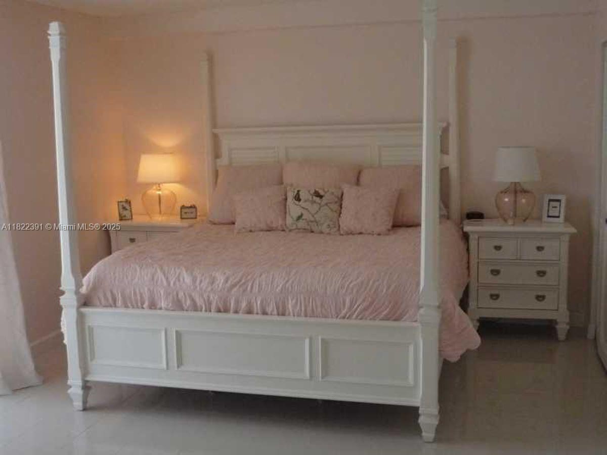 FAIRVIEW HOUSE CONDO - Residential
