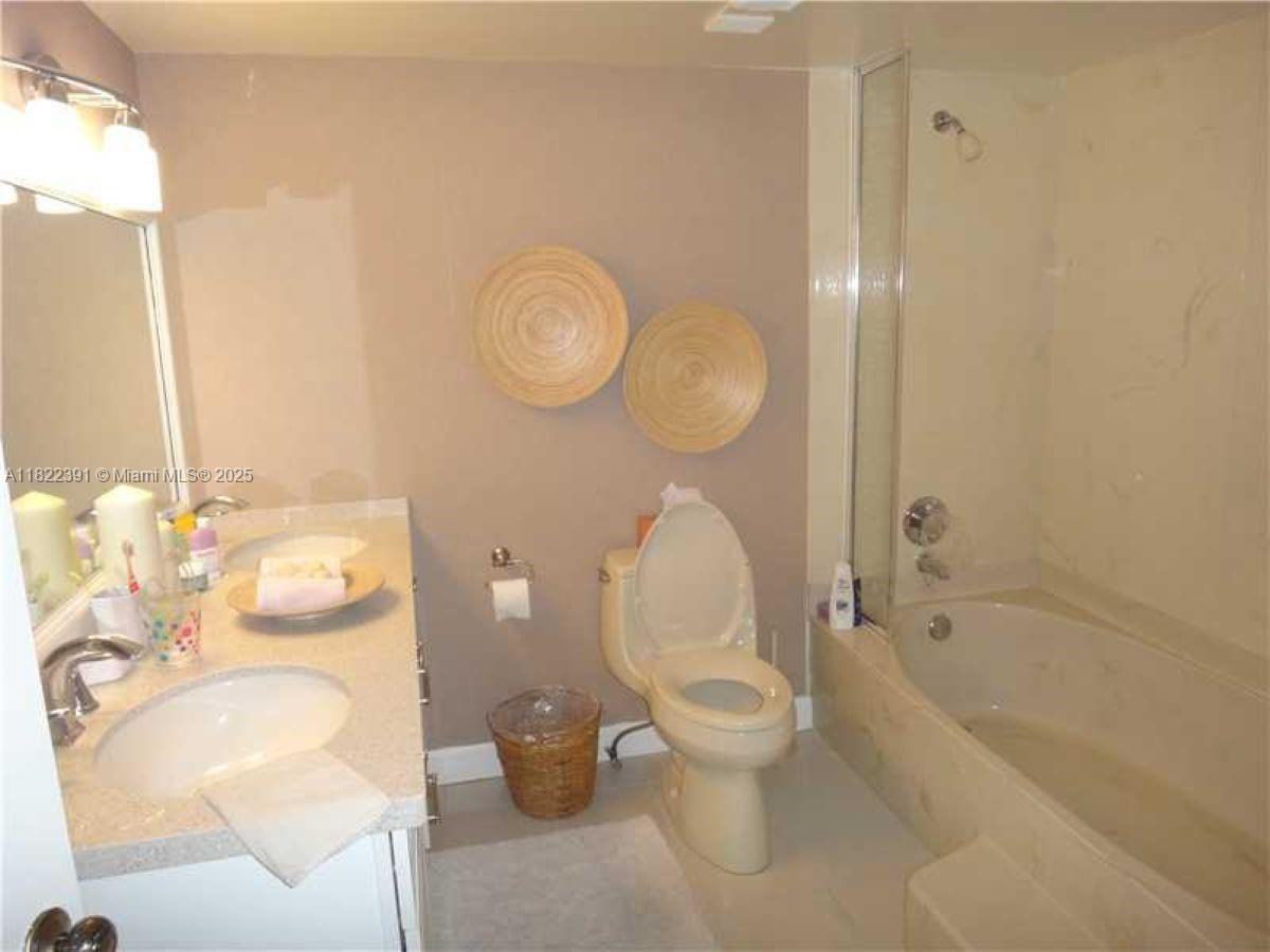 FAIRVIEW HOUSE CONDO - Residential