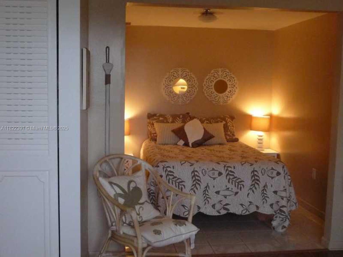 FAIRVIEW HOUSE CONDO - Residential