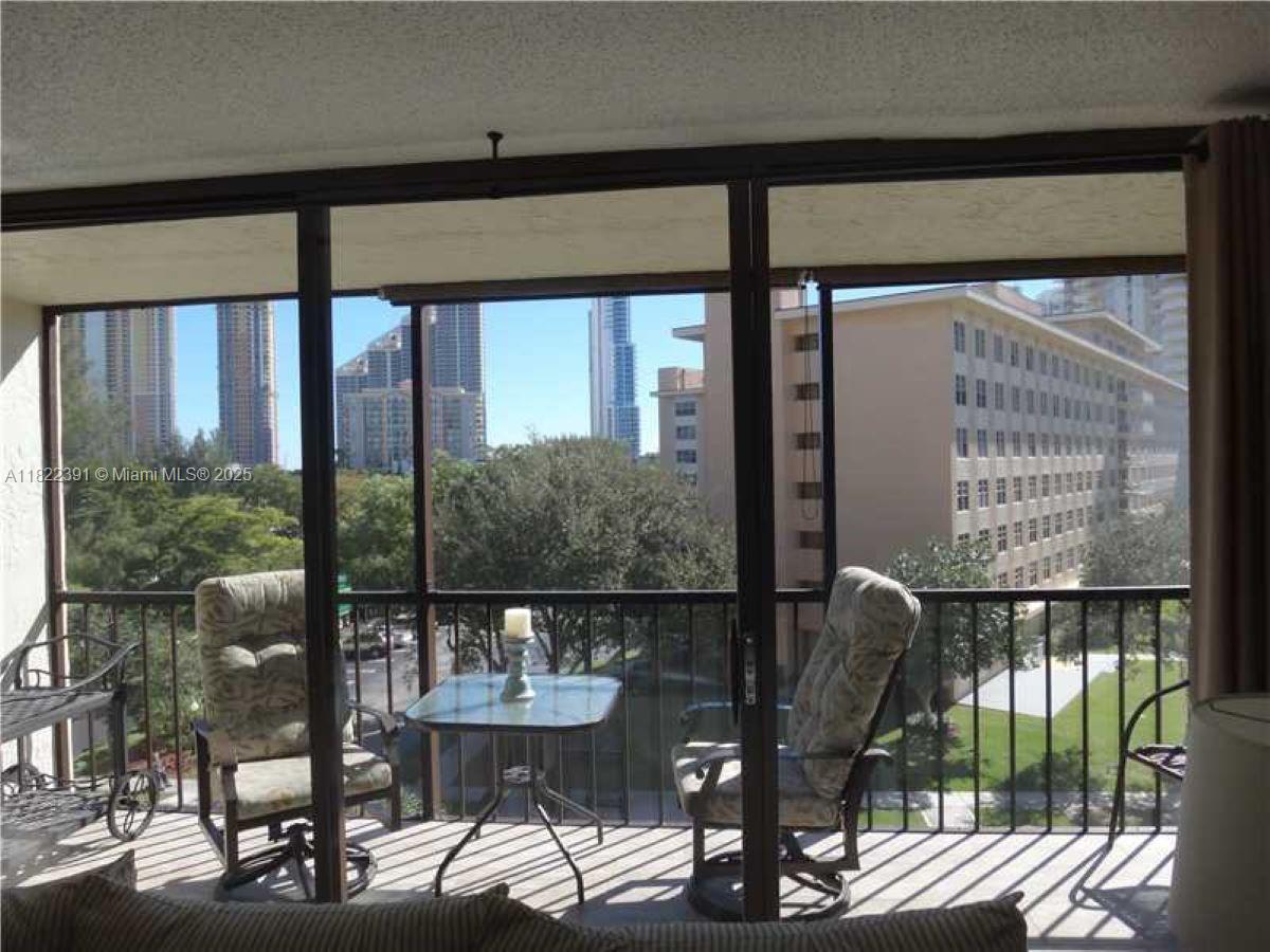 FAIRVIEW HOUSE CONDO - Residential