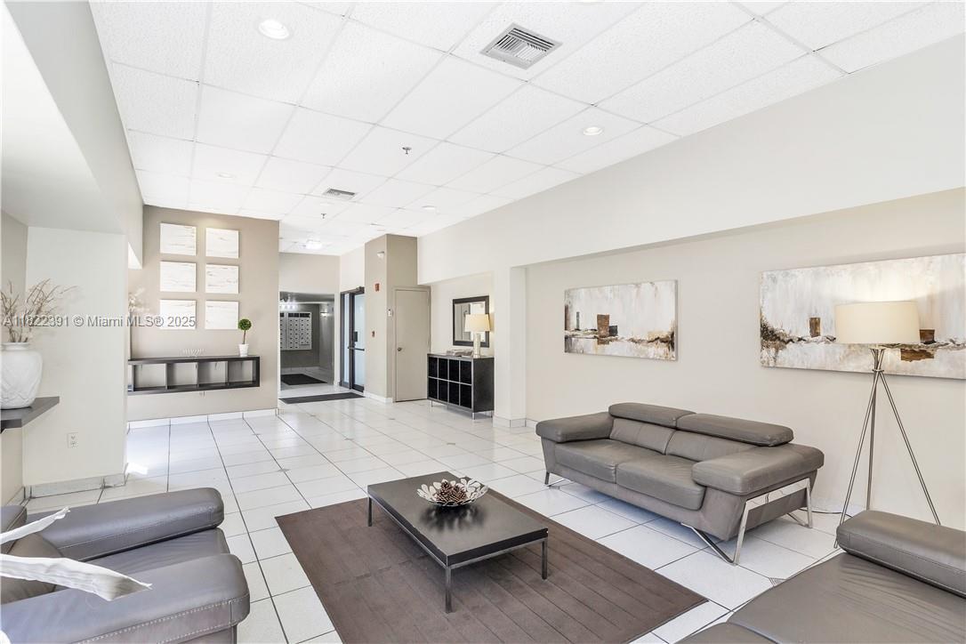 FAIRVIEW HOUSE CONDO - Residential
