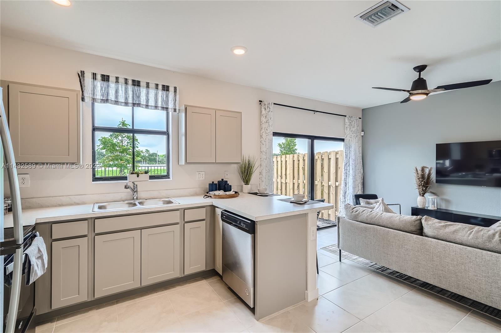 Palm Cay - Residential