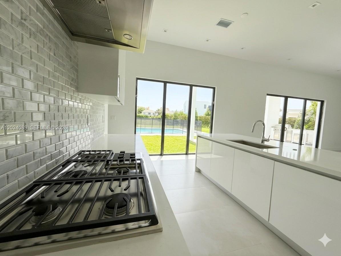 WESTON ESTATES - Residential Lease