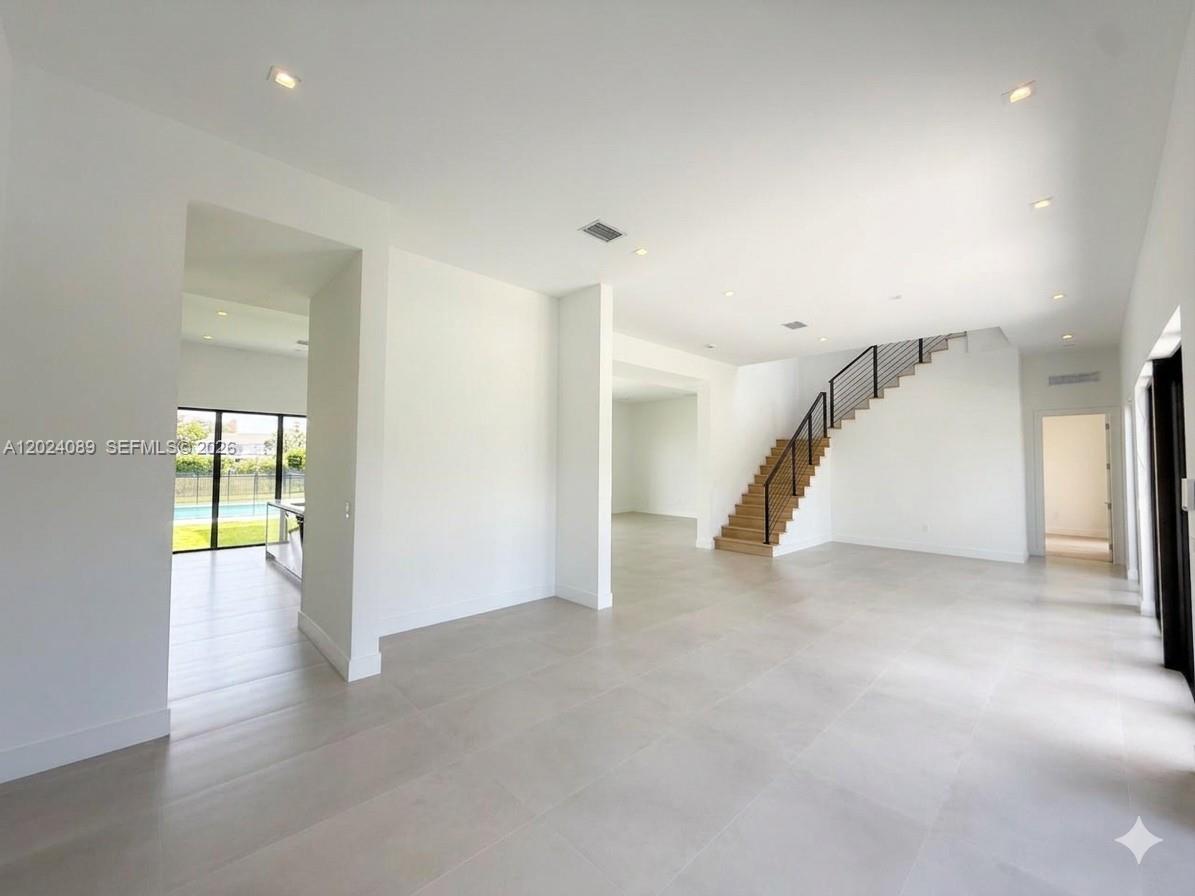 WESTON ESTATES - Residential Lease