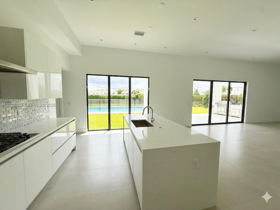 WESTON ESTATES - Residential Lease