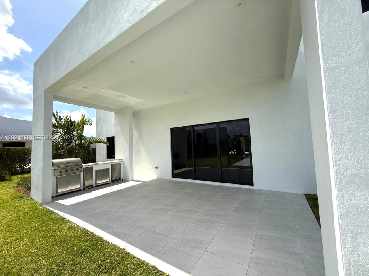 WESTON ESTATES - Residential Lease