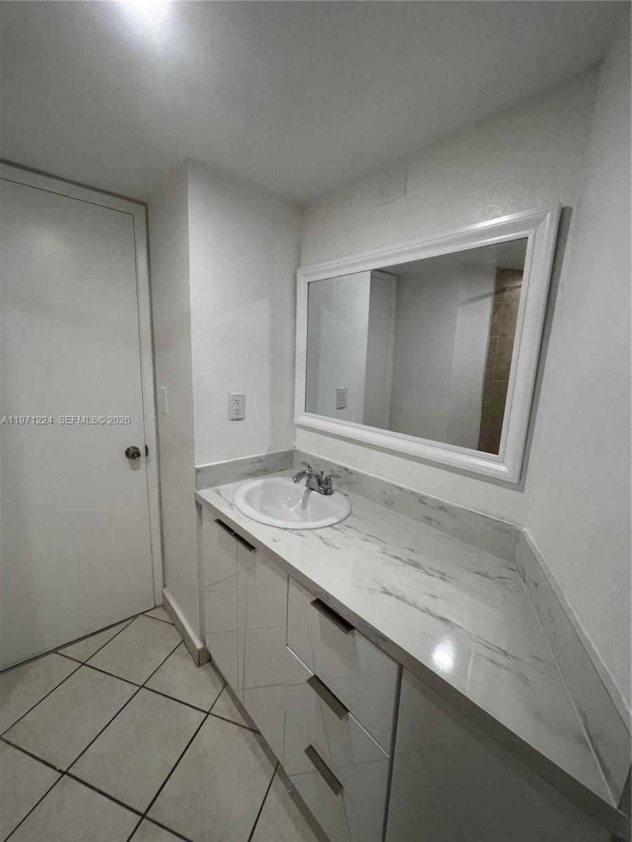 LAS BRISAS@ COUNTRY CLUB - Residential