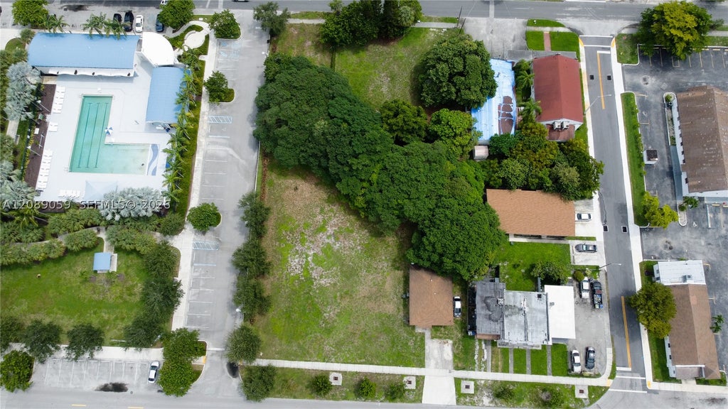 Photo of 708 NW 2nd Ave, Hallandale Beach, FL 33009 (MLS # A12089059)