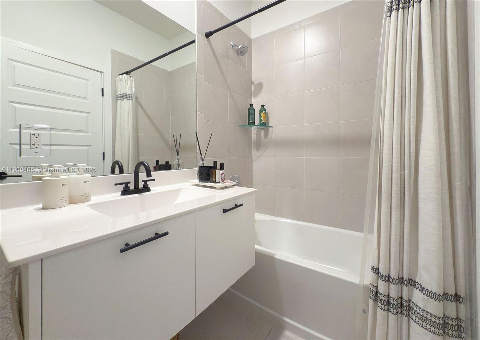 GRAND BAY SOUTH VILLAS - Residential Lease