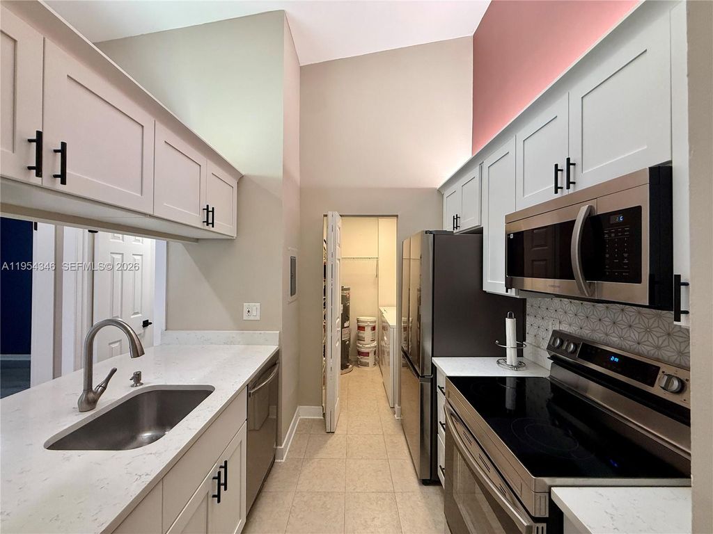 Photo of 2550 N Nob Hill Rd #., Sunrise, FL 33322 (MLS # A11954346)