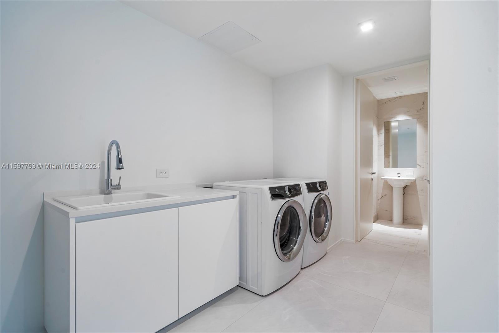 ONE THOUSAND MUSEUM CONDO - Residential