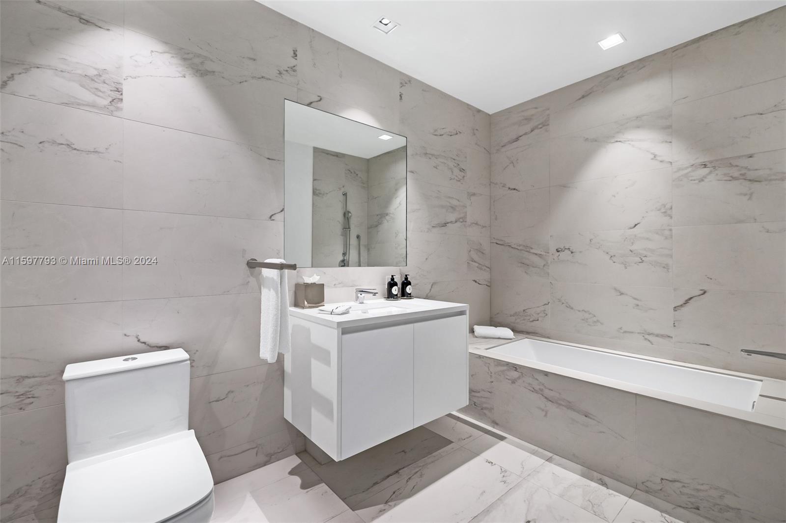 ONE THOUSAND MUSEUM CONDO - Residential