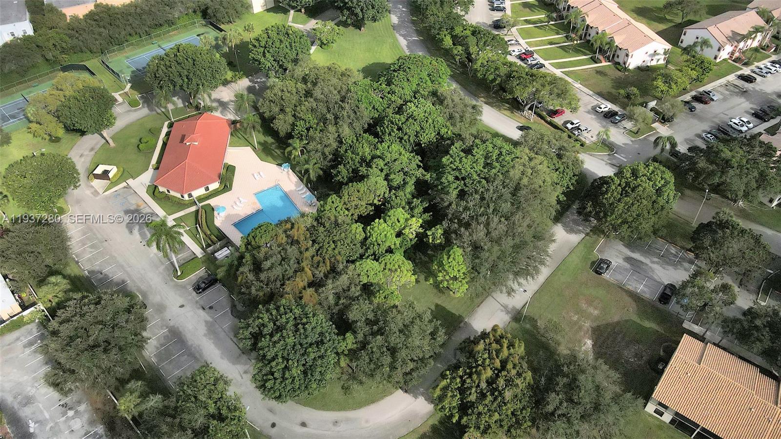 WINDWOOD UNIT I - Residential