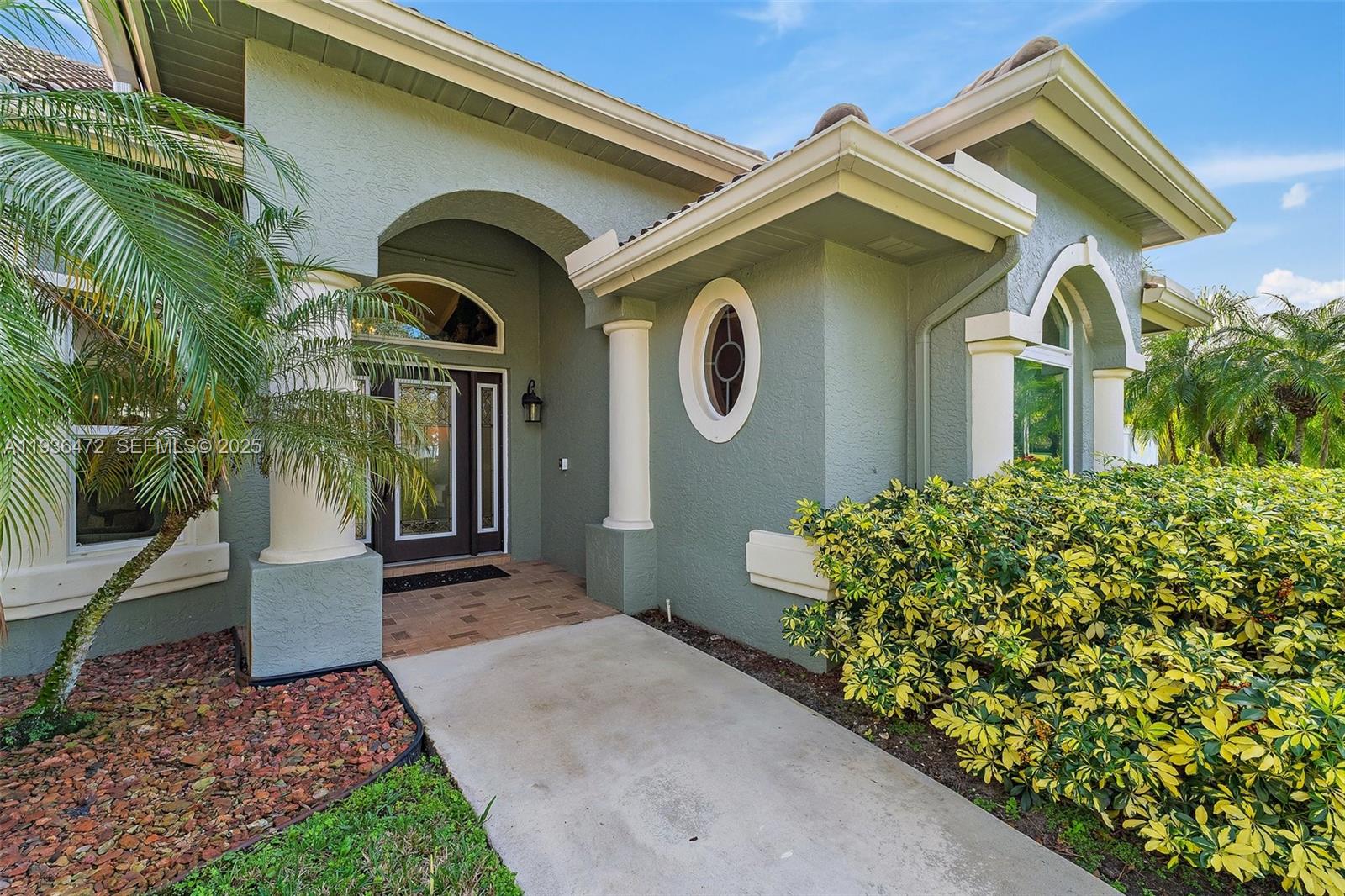 4803 SW Lake Grove Cir