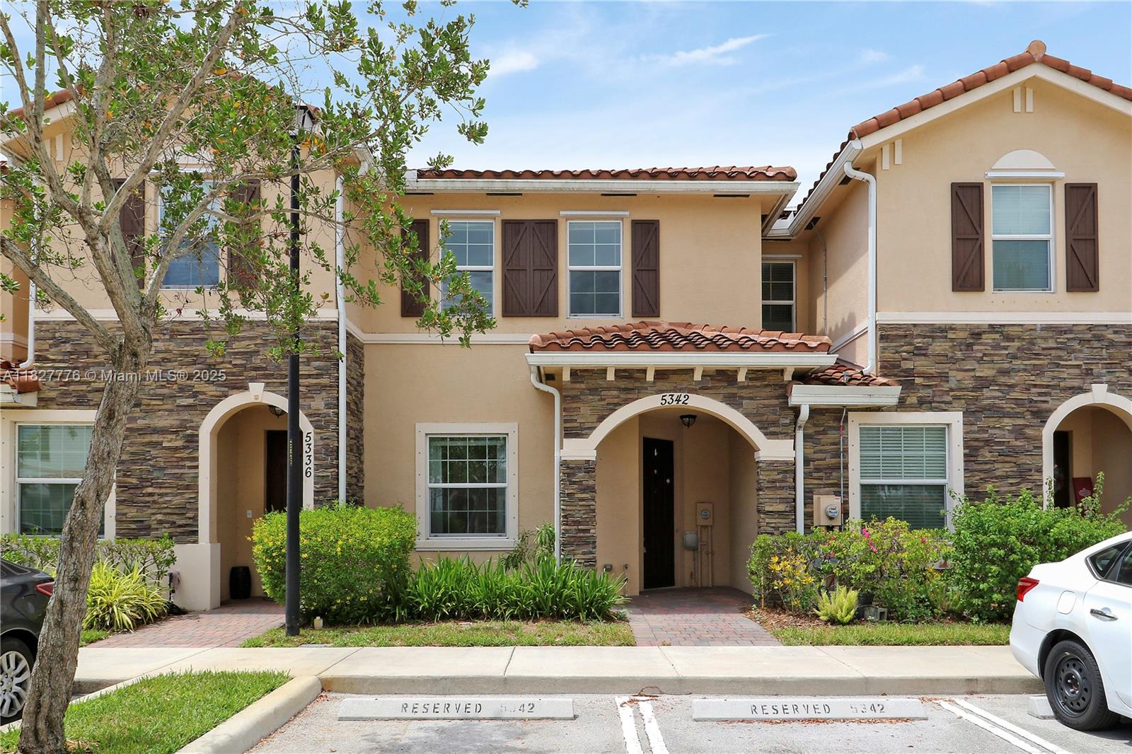 This elegant 3-bedroom, 2.5-bathroom townhouse is nestled within a secure gated community, offering both privacy and convenience. The spacious kitchen is a chef's dream, featuring sleek granite countertops and high-end stainless steel appliances. The open-concept living and dining areas provide ample space for relaxation and entertaining. A convenient half bath is located downstairs for guests.
Upstairs, the primary suite boasts an en-suite bathroom, offering a private retreat. Two additional bedrooms share a full bathroom, accommodating family or guests comfortably. Step outside to your private patio, perfect for enjoying the outdoors in a tranquil setting.