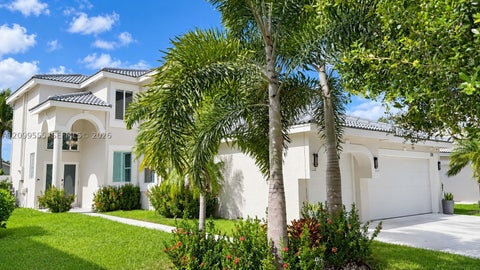 Photo of 212 SW 179th Avenue, Pembroke Pines, FL 33029 (MLS # A12099555)