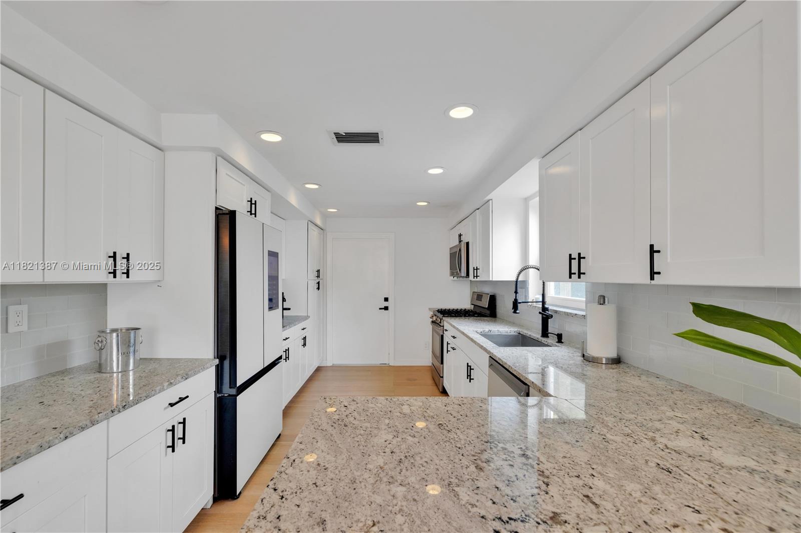 7431 Coquina Dr