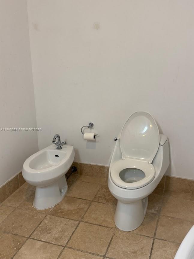 TRUMP ROYALE CONDO - Residential Lease