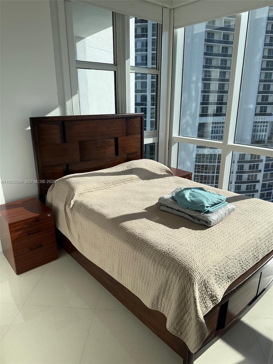 TRUMP ROYALE CONDO - Residential Lease