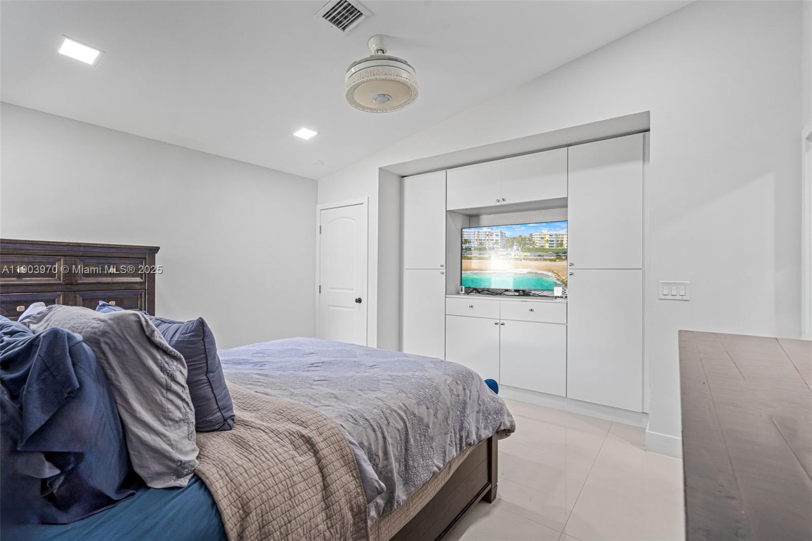 WEITZER SHAUNA MEADOWS SE - Residential