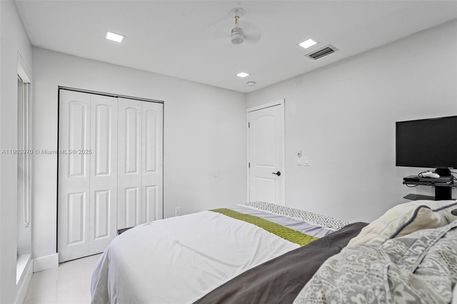 WEITZER SHAUNA MEADOWS SE - Residential