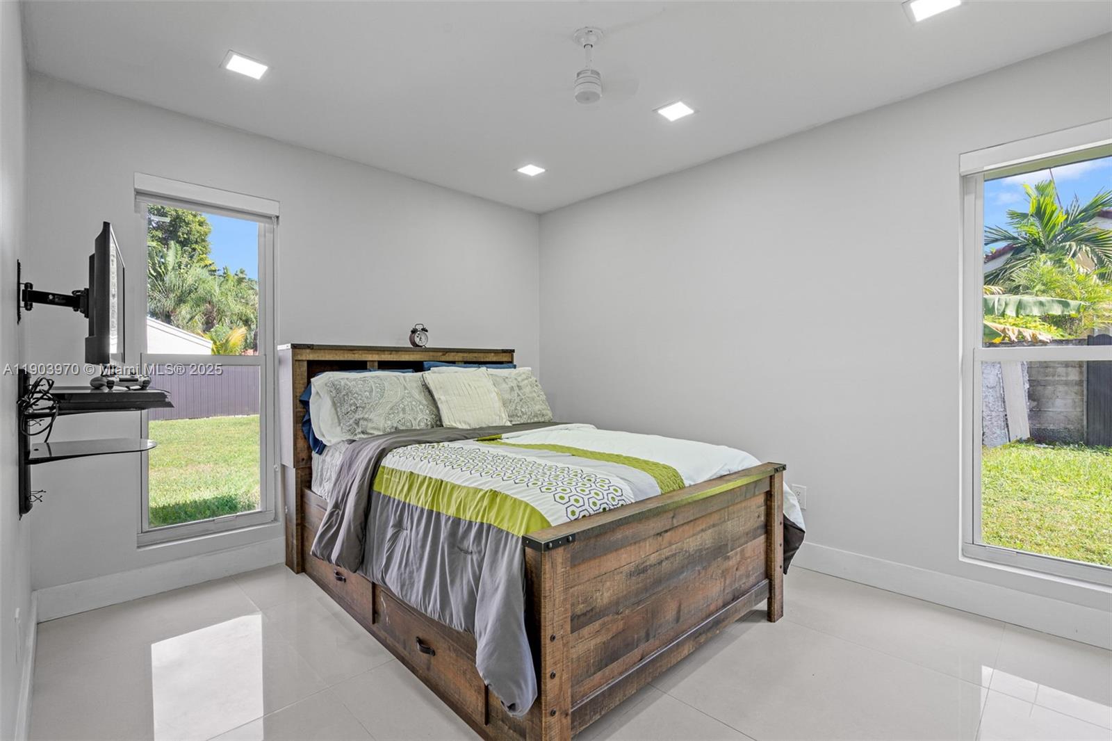 WEITZER SHAUNA MEADOWS SE - Residential