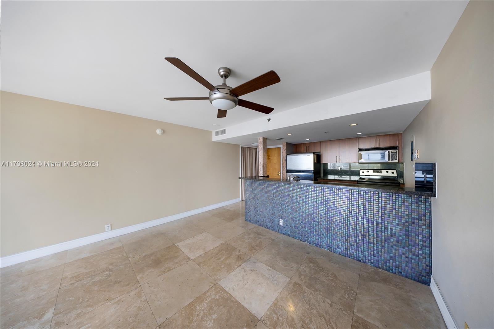 THE GRANDVIEW PALACE COND - Residential