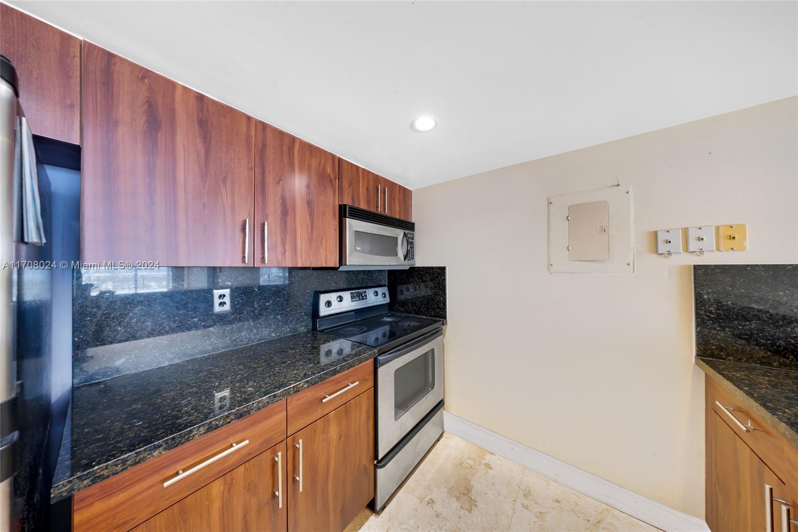 THE GRANDVIEW PALACE COND - Residential