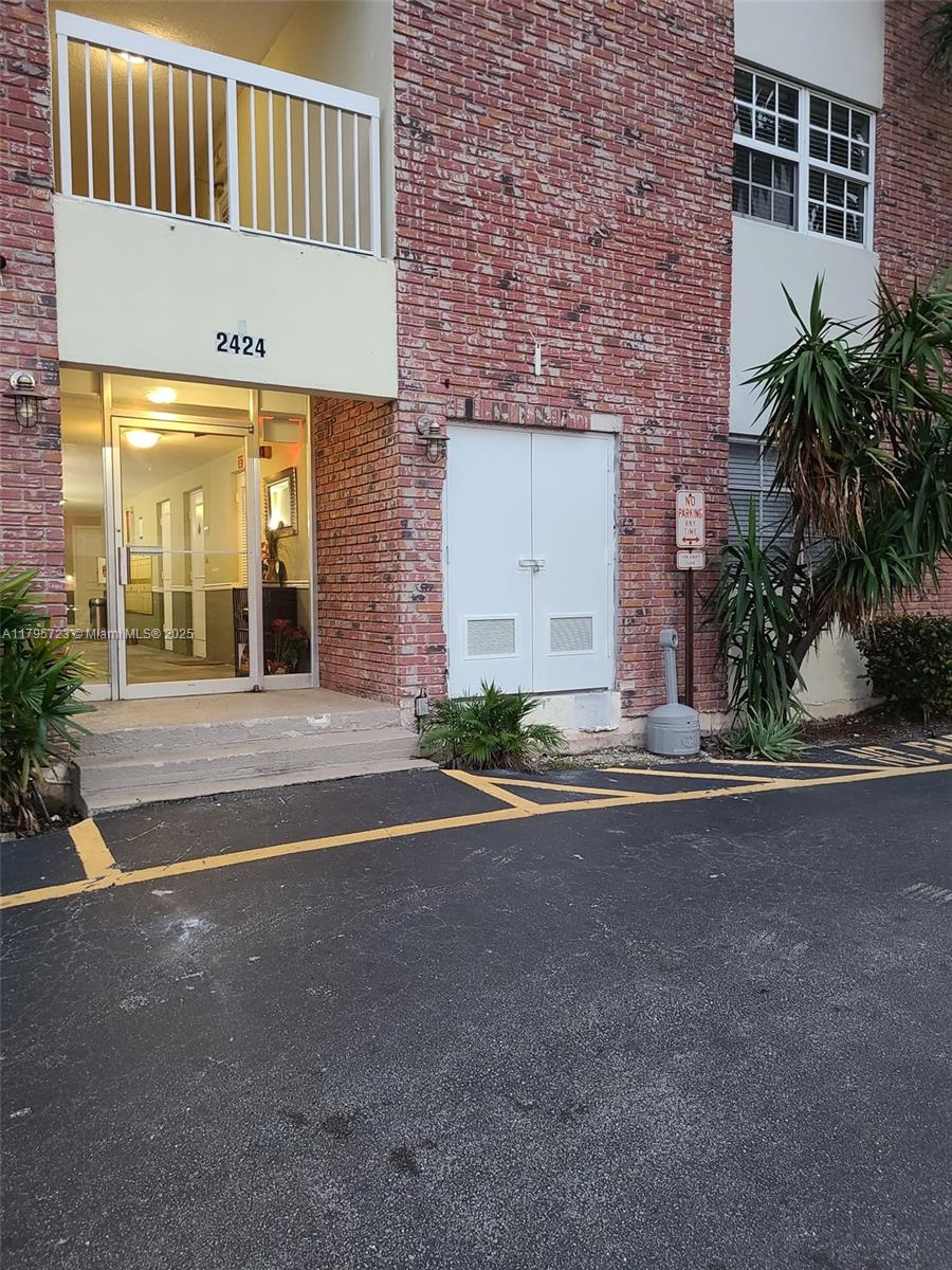 Rental Property at 2424 Se 17th Causeway 114B, Fort Lauderdale, Broward County, Florida - Bathrooms: 1  - $1,650 MO.