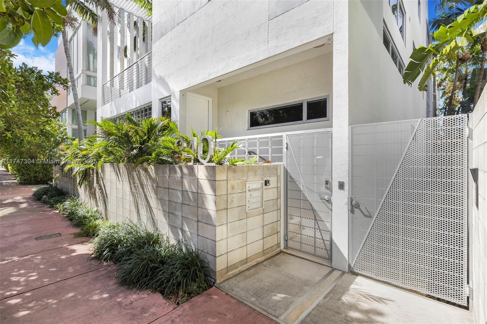 340 Jefferson Ave 1