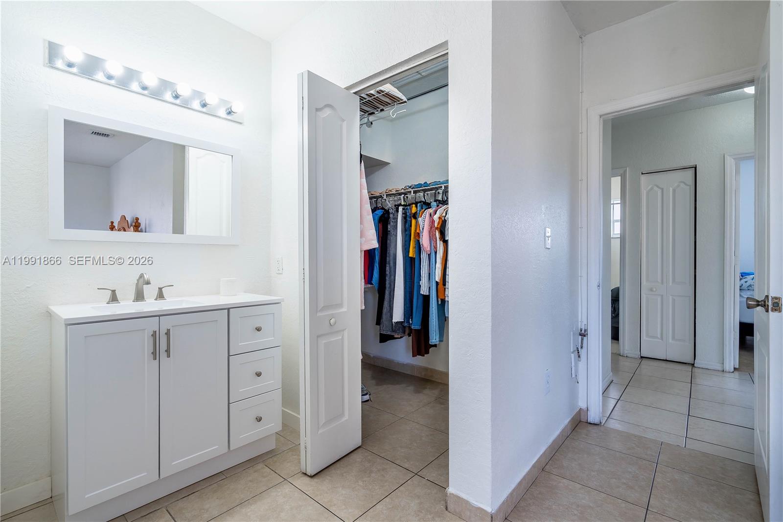 LOS PORTALES SEC B CONDO - Residential