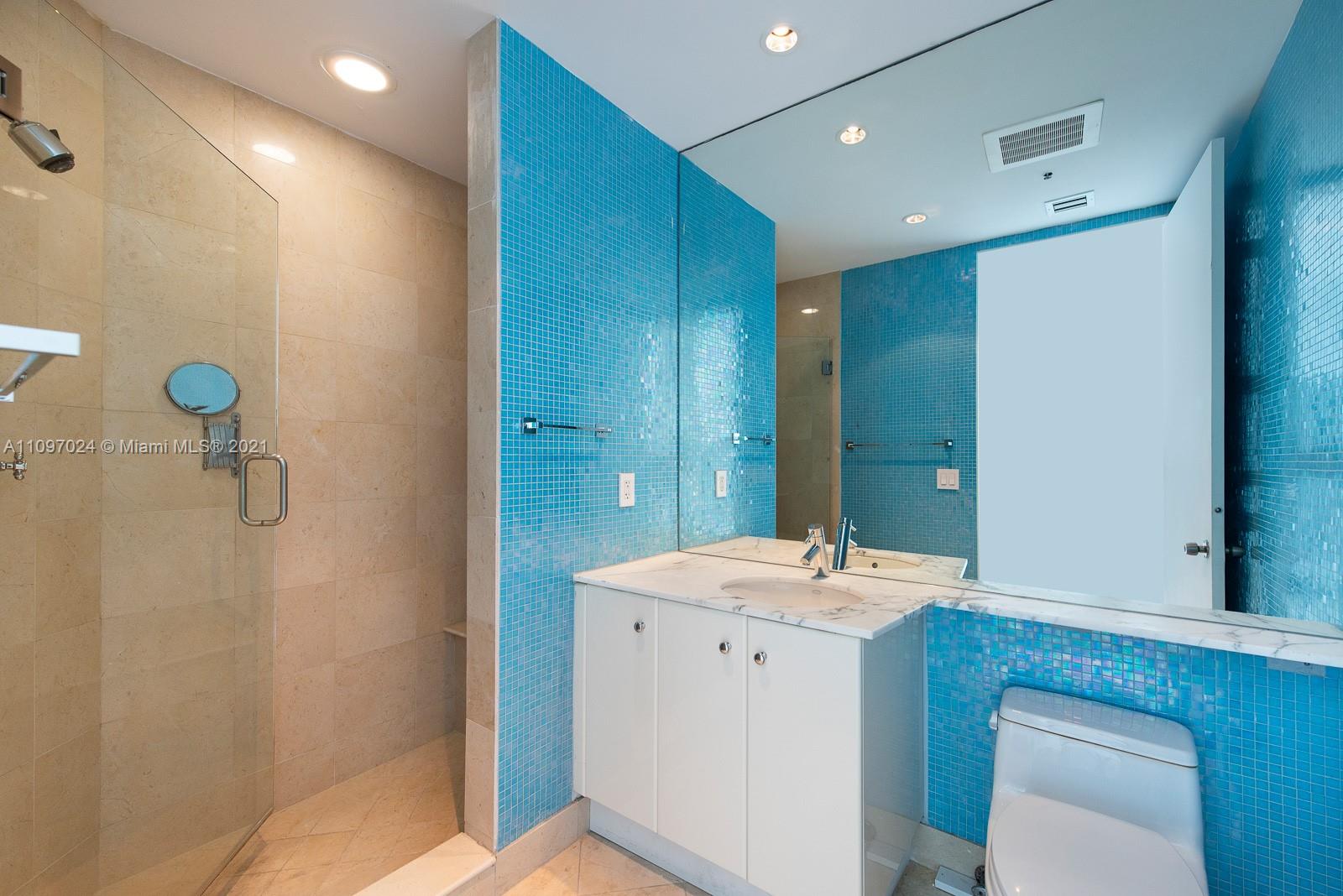 CONTINUUM ON SOUTH BEACH - Residential