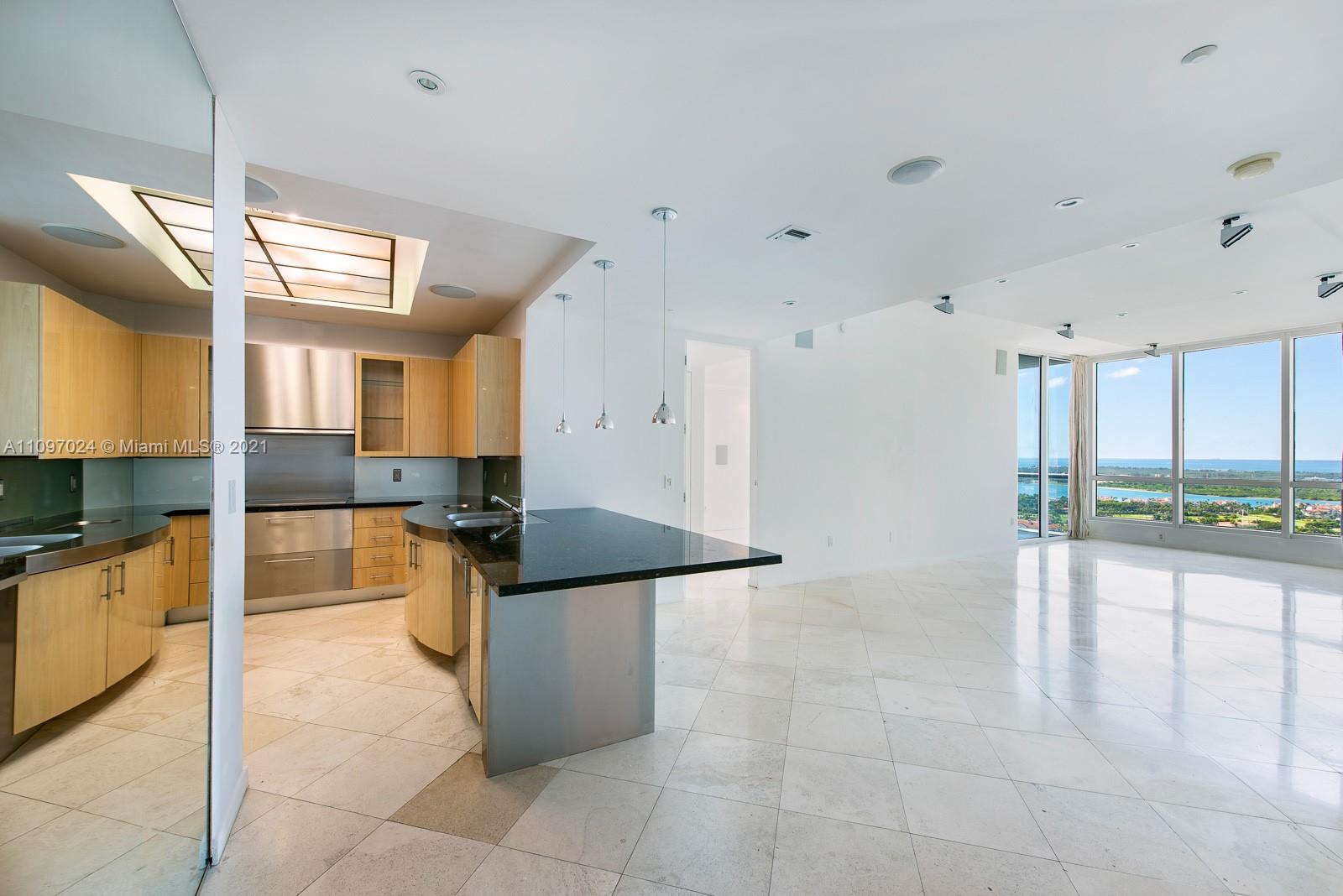 CONTINUUM ON SOUTH BEACH - Residential