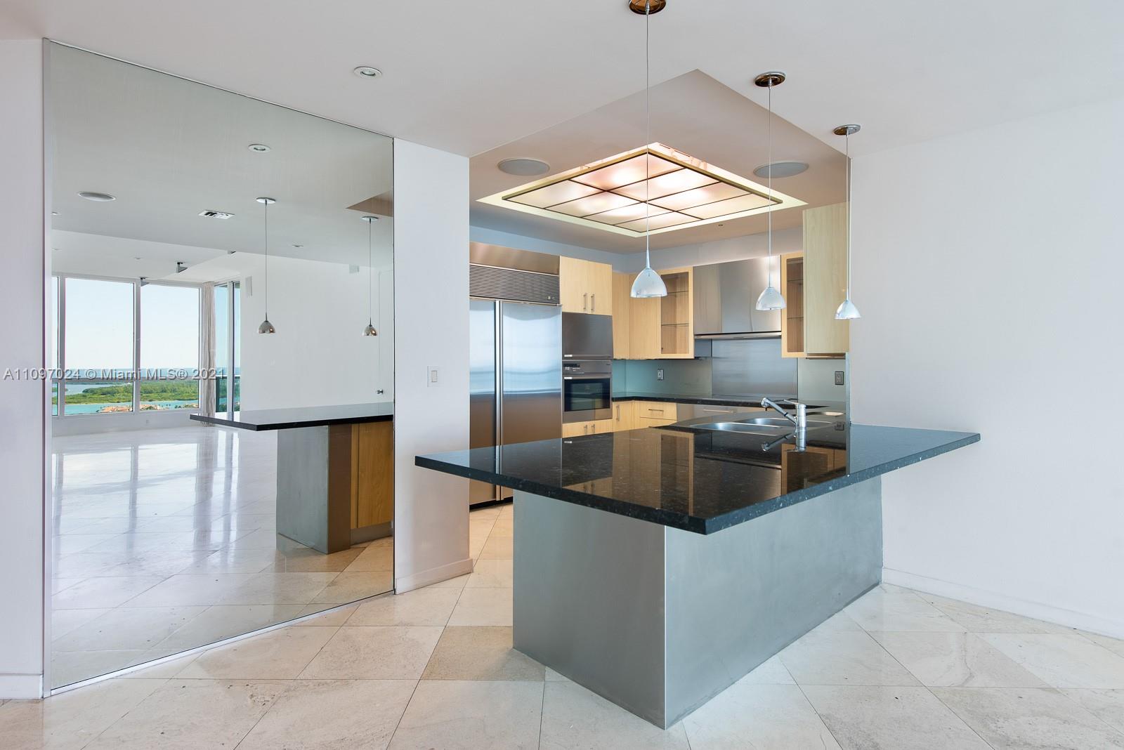 CONTINUUM ON SOUTH BEACH - Residential