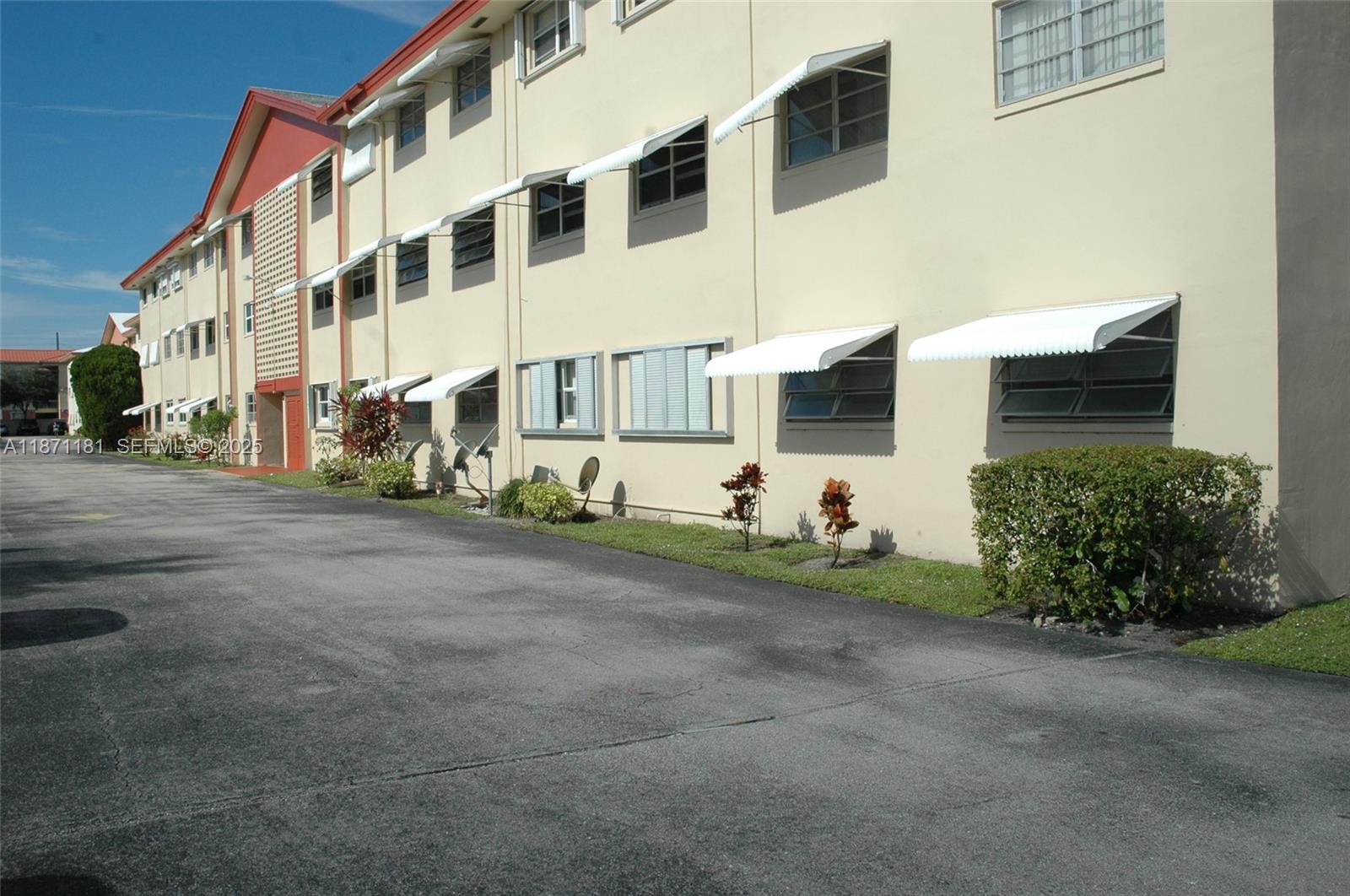 BEVERLY HILLS CONDO NUMBE - Residential