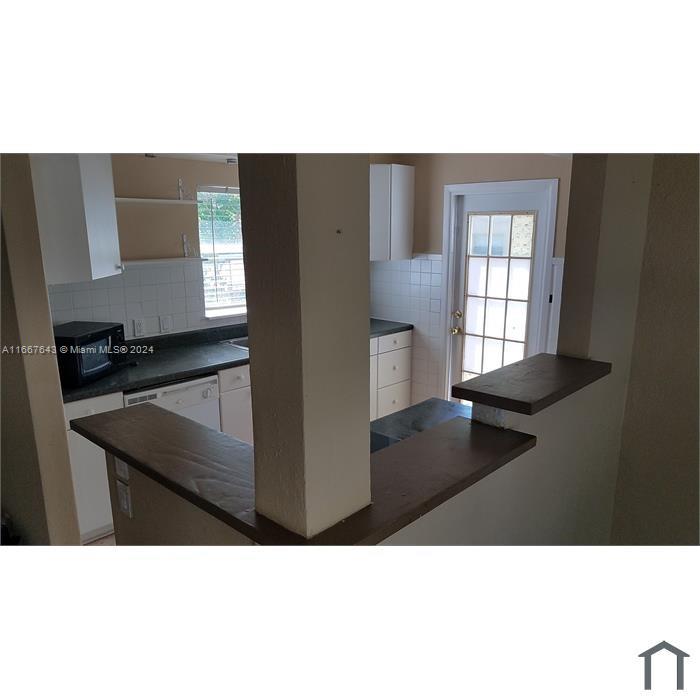 HOLLYWOOD - Residential Lease