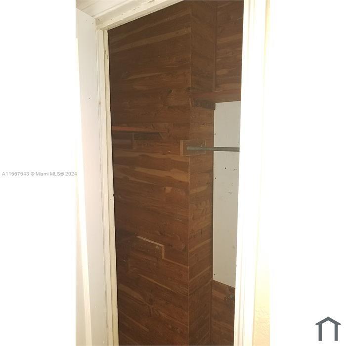 HOLLYWOOD - Residential Lease