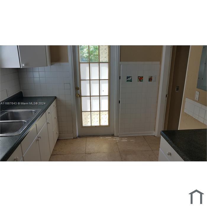 HOLLYWOOD - Residential Lease