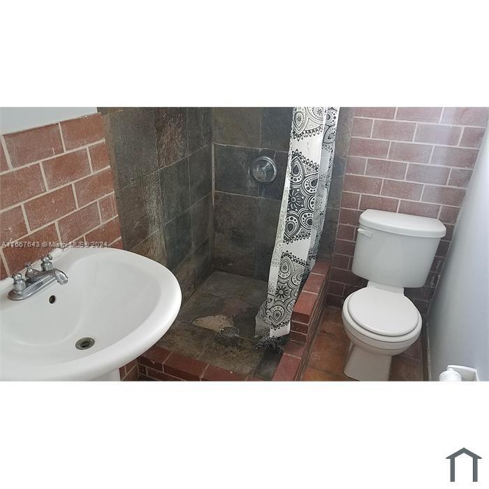 HOLLYWOOD - Residential Lease