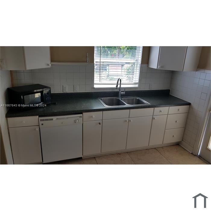HOLLYWOOD - Residential Lease