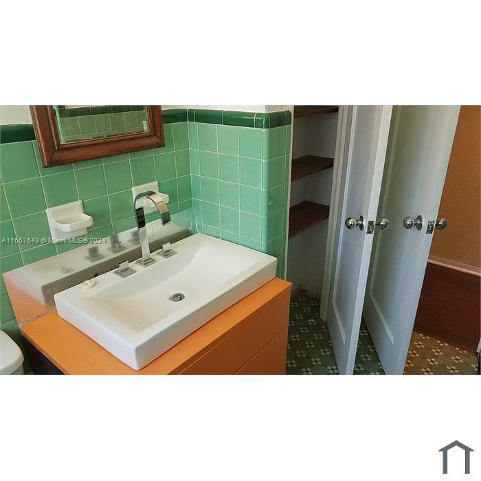 HOLLYWOOD - Residential Lease