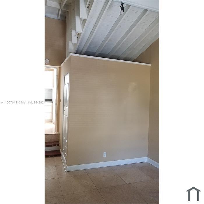 HOLLYWOOD - Residential Lease