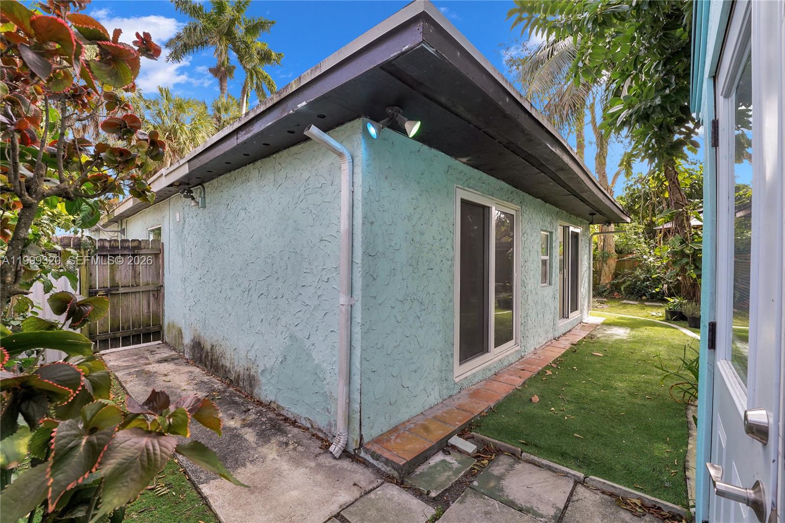 VINIK NO 2 - Residential Lease