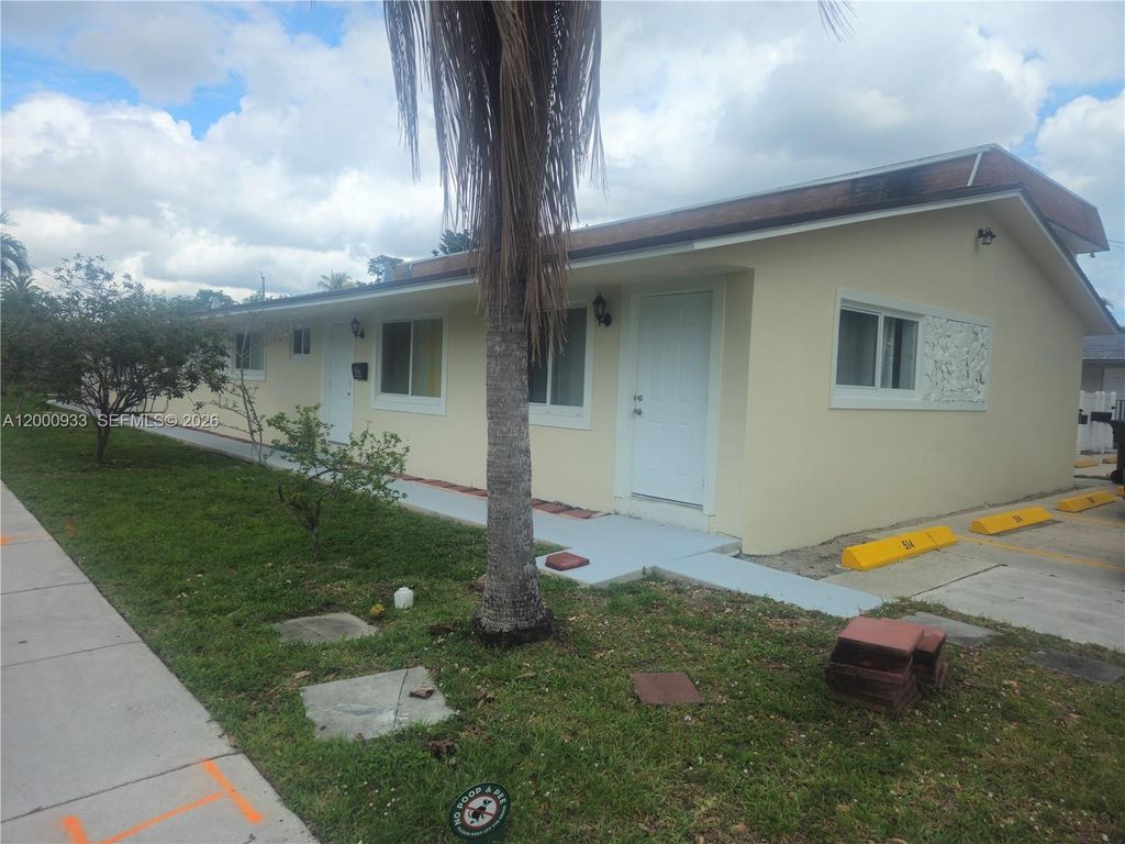 Photo of 514 SW 2nd Ave #B, Hallandale Beach, FL 33009 (MLS # A12000933)